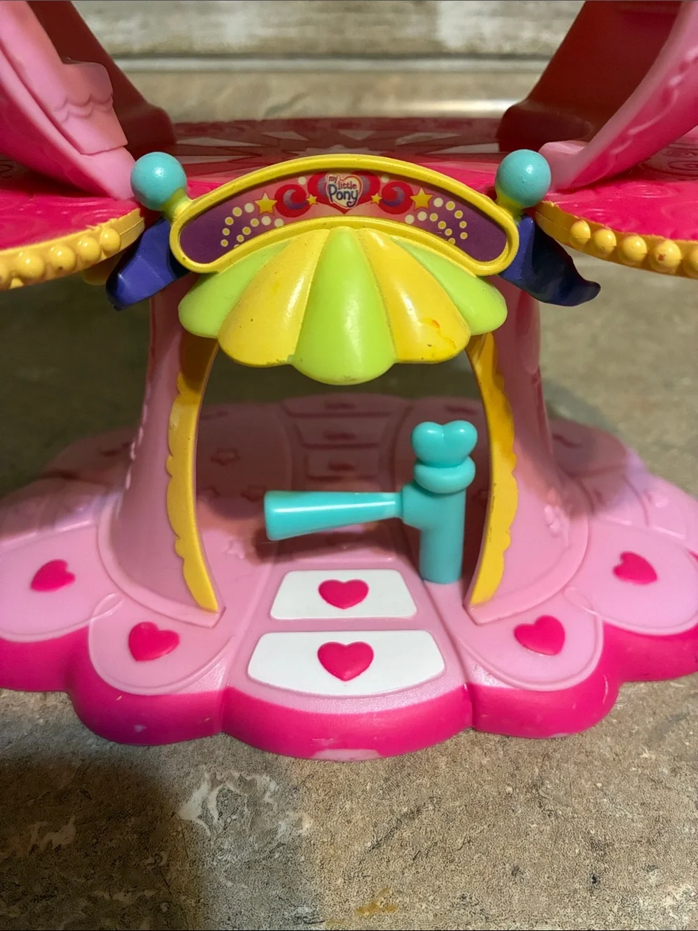 Hasbro 2007 My Little Pony Ice Cream Ponyville Sweet Shop Parlor